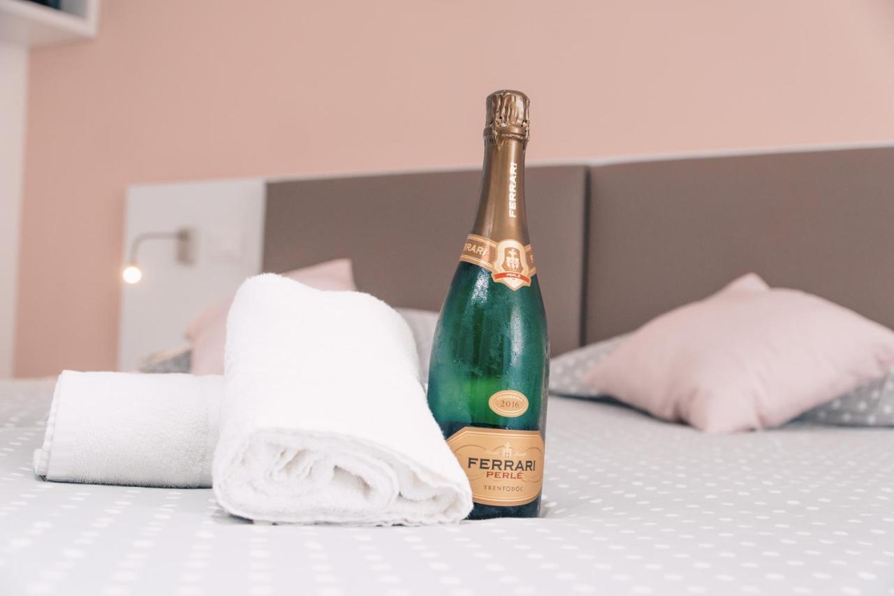 Hotel Aurora & Appartamenti Torbole Sul Garda Eksteriør bilde