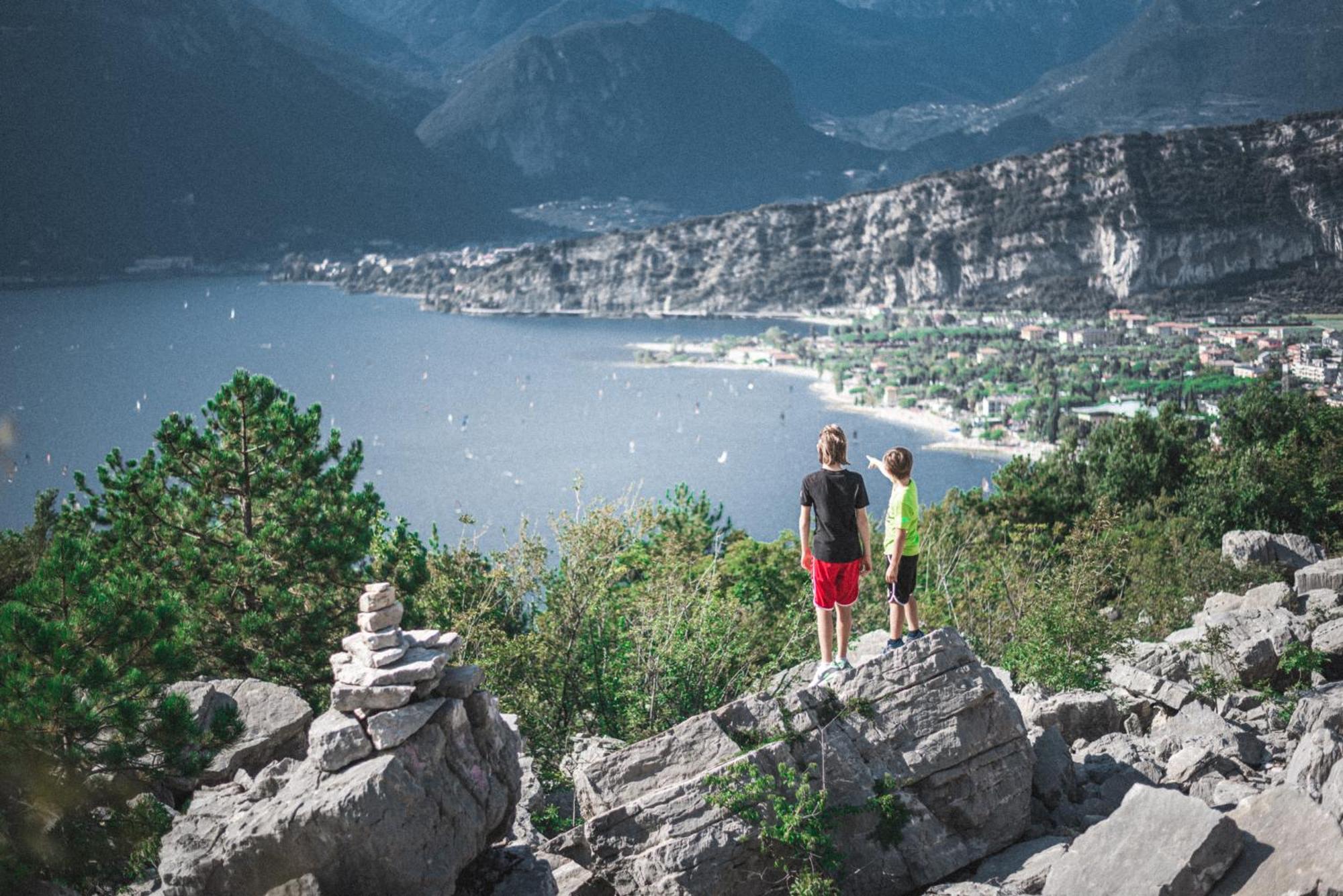 Hotel Aurora & Appartamenti Torbole Sul Garda Eksteriør bilde