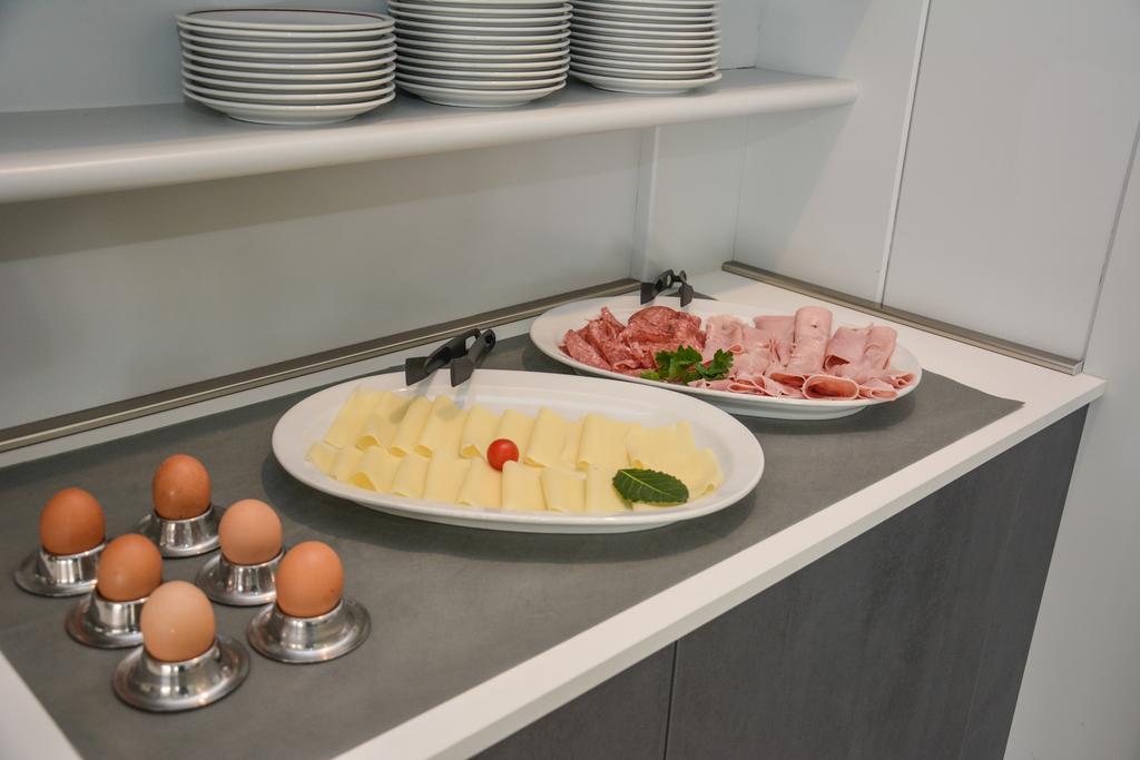 Hotel Aurora & Appartamenti Torbole Sul Garda Eksteriør bilde