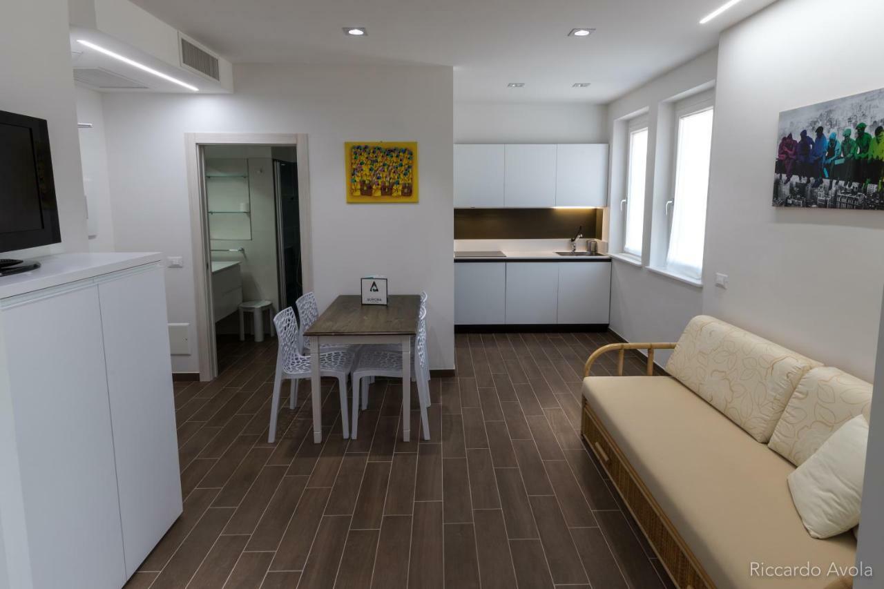 Hotel Aurora & Appartamenti Torbole Sul Garda Eksteriør bilde